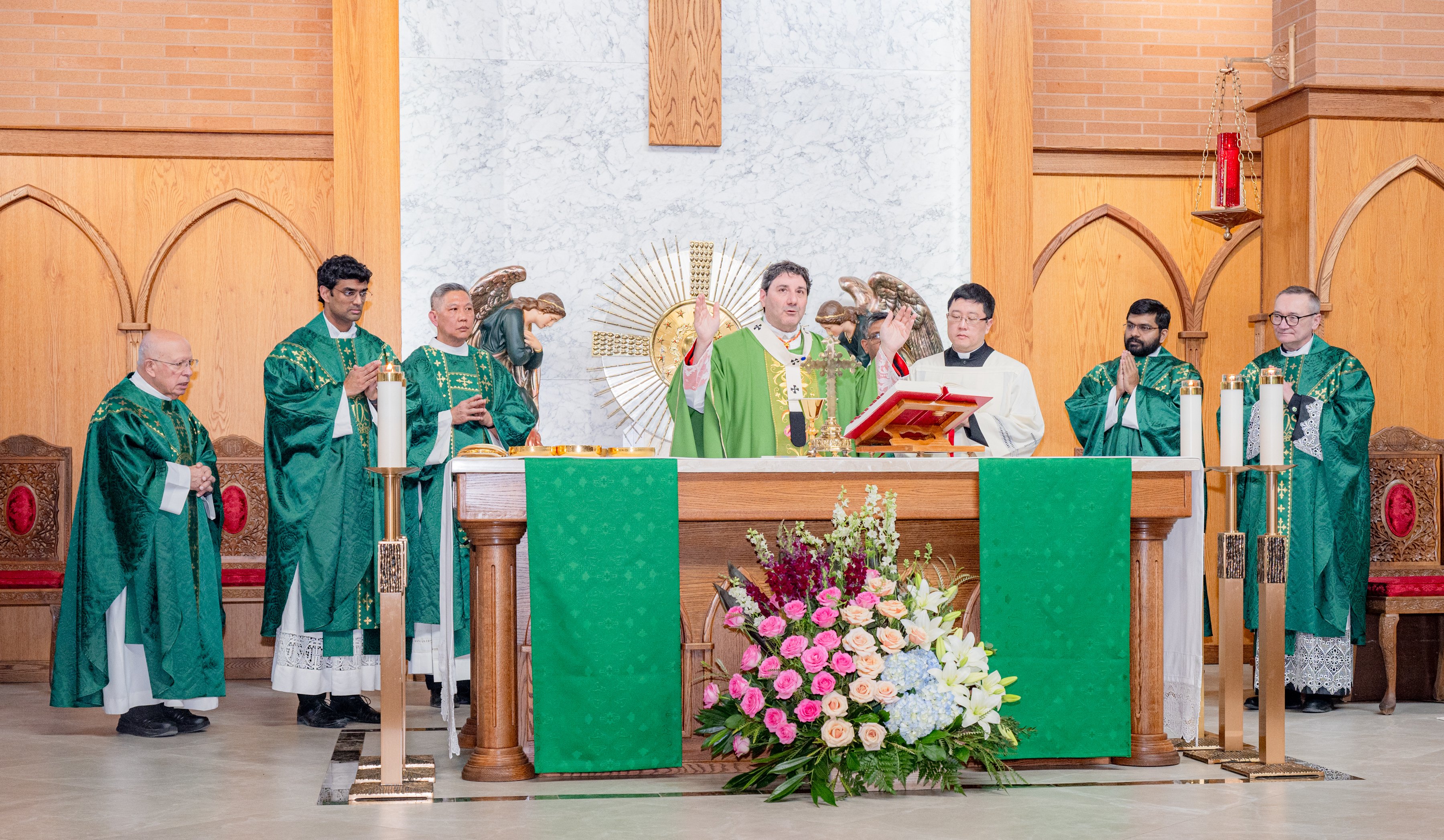 Cardinal Leo celebrating Mass at St. Francis Xavier, Mississauga